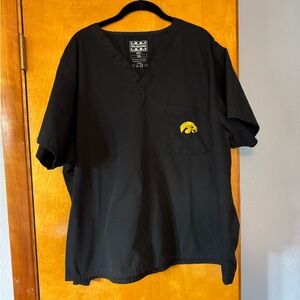 Men's Iowa Hawkeye Scrub Top